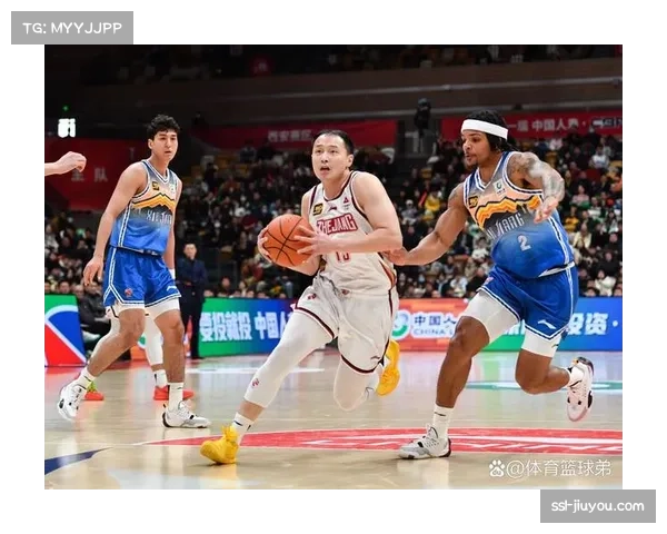 球队开球策略发生变化 直接踢向对方半场成新战术选择